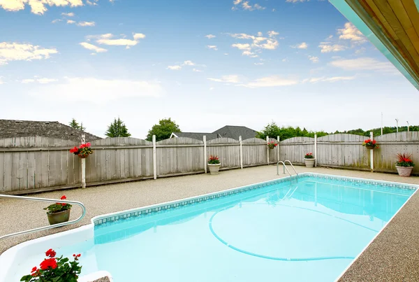 Lujosa casa noroeste con gran piscina y zona de estar cubierta . —  Fotos de Stock