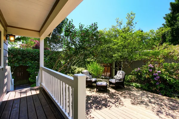 Cozy wooden floor patio area at backyard of craftsman American house — Stock Photo, Image