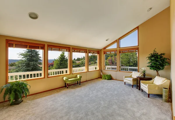 Spacious rest area with many windows and perfect view. — Stock Photo, Image