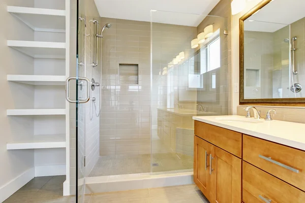 Bathroon interior with vanity cabinet, two sinks and opened glass shower door — Stock Photo, Image