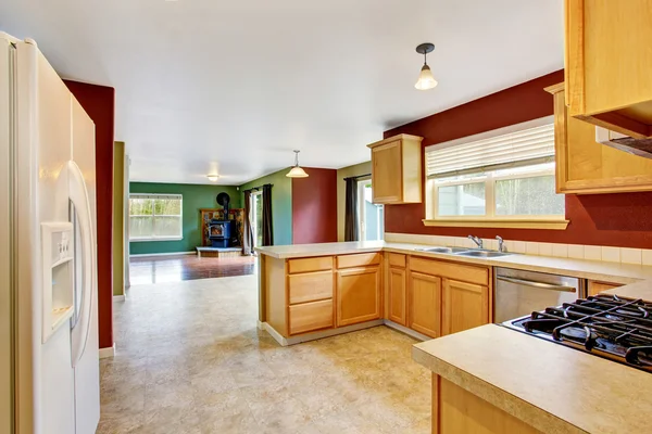 Cocina moderna habitación interior con paredes rojas — Foto de Stock