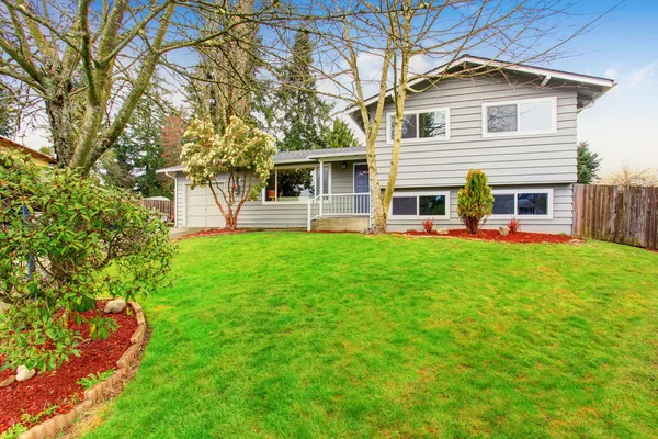 Two story house with garage, driveway and well kept lawn. — Stock Photo, Image