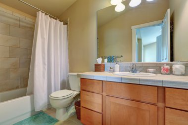 Modern banyo vanity çekmeceler ve mermer üst dolap