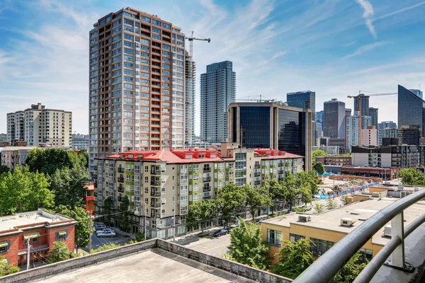 Vista da varanda. Prédio de apartamentos em Seattle . — Fotografia de Stock