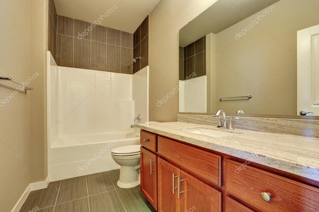 Tocador baño moderno | Interior de cuarto de baño moderno. Tocador con