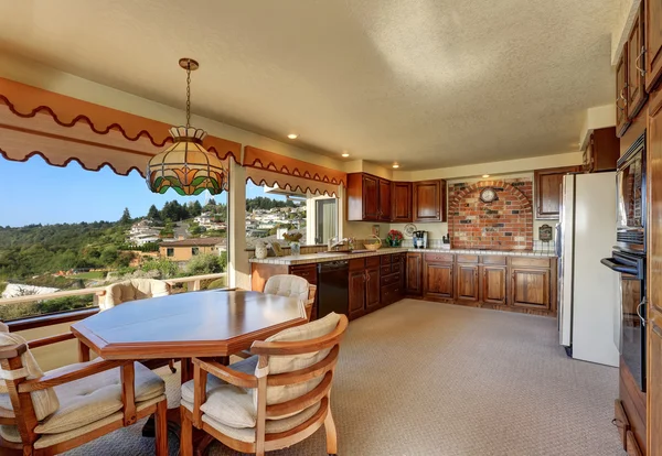 Kitchen and dining room interior with carpet flooring — Stock Photo, Image