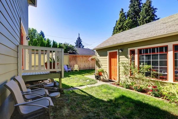 Backyard view of craftsman house with a shed — Stock Photo, Image