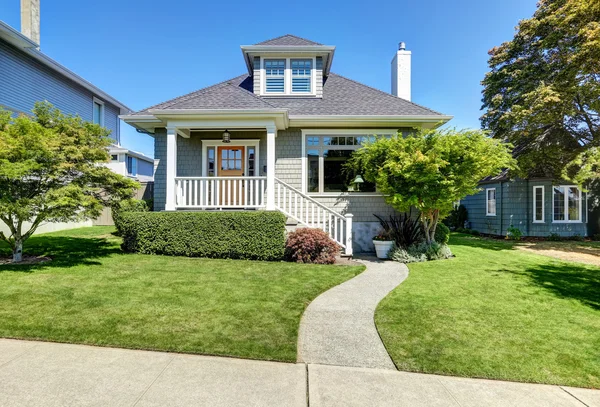 Single-family American craftsman house exterior. — Stock Photo, Image