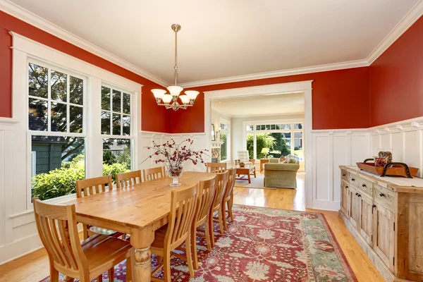 Tons vermelhos interior da sala de jantar clássico americano — Fotografia de Stock