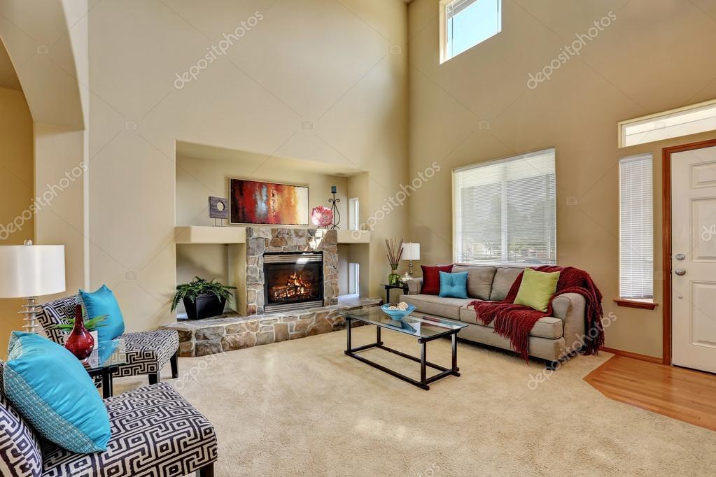Cozy Luxury Family Room With High Ceiling And Entryway