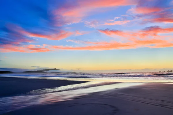 Vista da costa ao pôr do sol. Westport da Nova Zelândia . — Fotografia de Stock