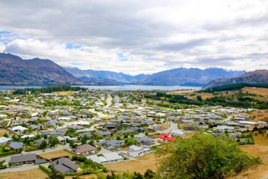 Panoramik göl Wanaka şehrin. Yeni Zelanda