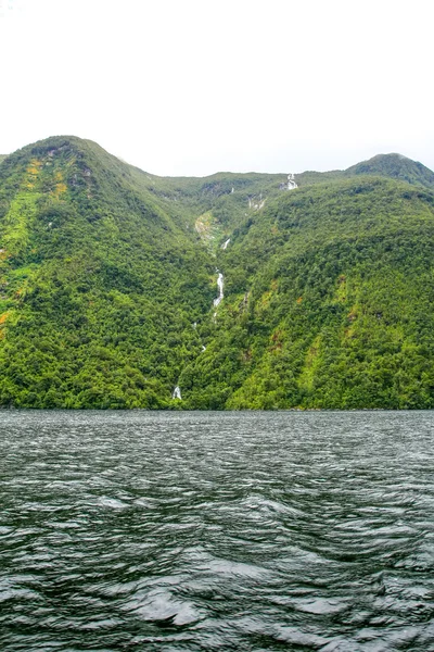 Vista del fiordo de Milford Sound, Te Anau, Nueva Zelanda . — Foto de Stock