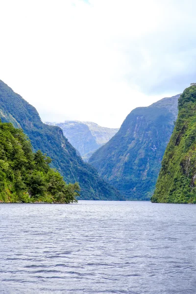 Visa Milford Sound fjorden, Te Anau, Nya Zeeland. — Stockfoto