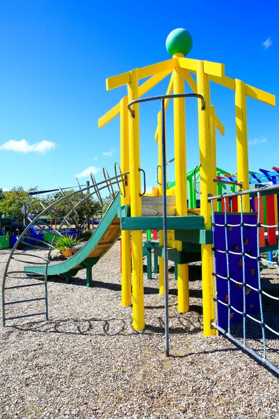 Imagem de um parque infantil colorido com equipamento, Levin, Nova Zelândia — Fotografia de Stock