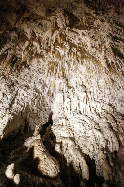 석 순과 종유석 Ruakuri 동굴와 토모, 뉴질랜드에서 — 스톡 사진