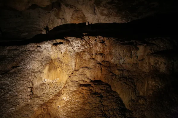 Сталагмиты в пещере Руакури, Вайтомо, Новая Зеландия — стоковое фото
