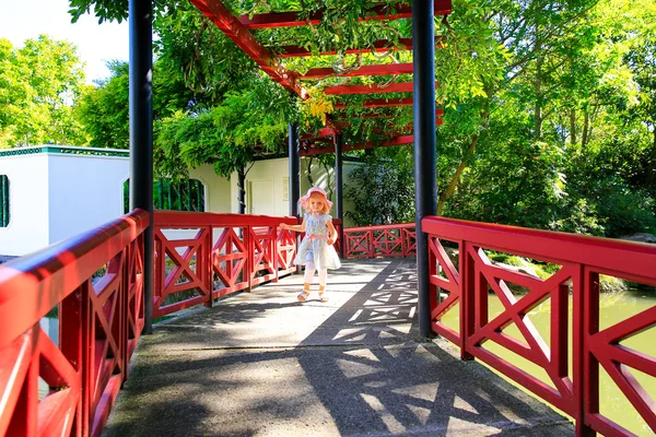 HAMILTON, Nueva Zelanda - 25 DE FEBRERO DE 2015: Jardín del erudito chino en Hamilton Gardens — Foto de Stock