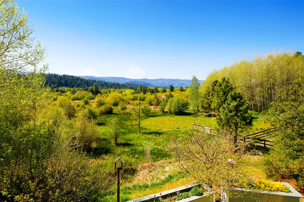 Amazing landscape from the back yard of country house — Stock Photo, Image