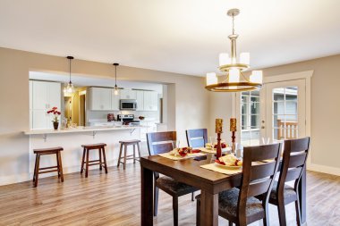 Açık kat planı geniş oda iç. Yemek alanı