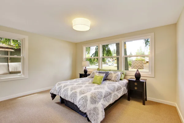 Bedroom interior with beige walls and nice bedding — Stock Photo, Image