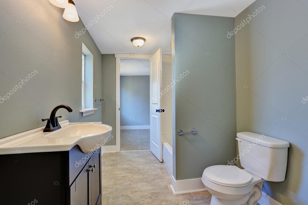 Kék fürdÅszoba interior fekete hiúság szekrény, wc vel és csempe ...