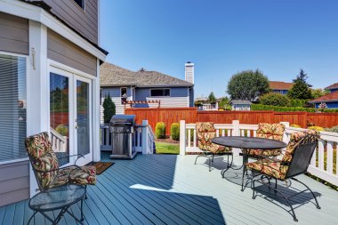 Ahşap grev desteyle veranda tablo kümesi ve Barbekü