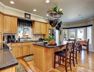 Lüks evde mutfak ve yemek odası iç