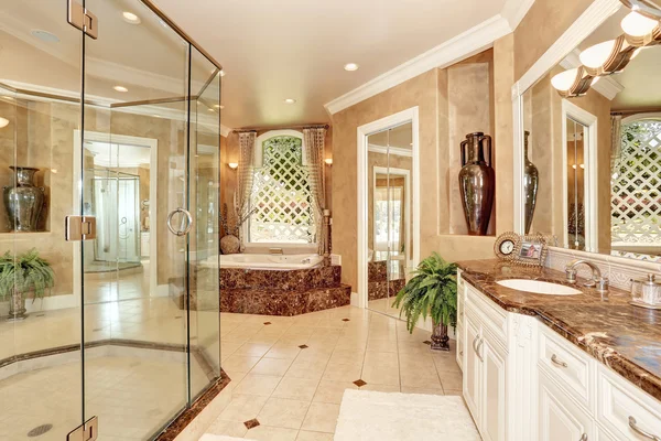 Beautiful luxury marble bathroom interior in beige color — Stock Photo, Image