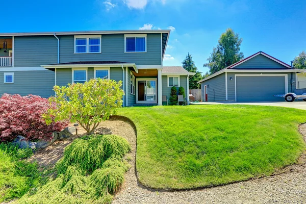 American house with landscaped front yard and garage — Stock Photo, Image