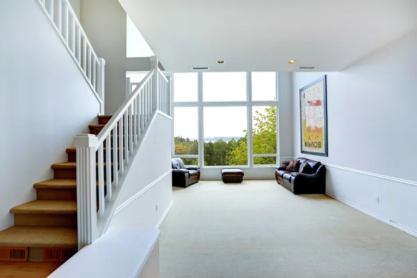 Bright empty house interior with large window — Stock Photo, Image