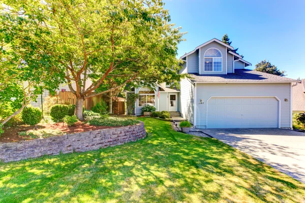 American house exterior with landscape — Stock Photo, Image