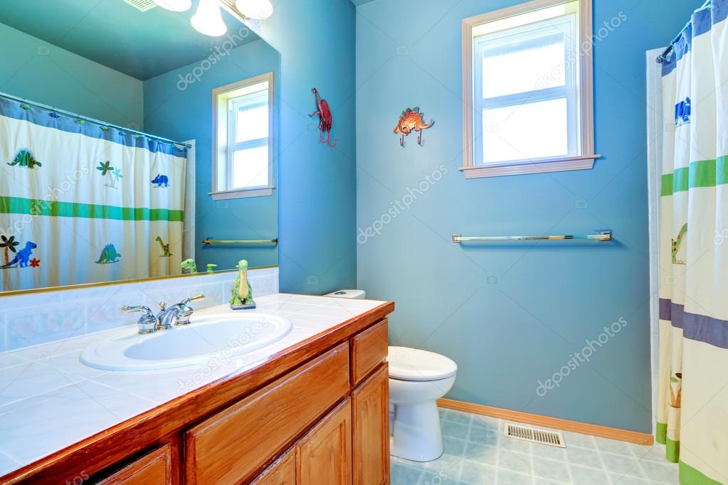 eenvoudige badkamer interieur in lichtblauw — Stockfoto © iriana88w ... eenvoudige badkamer interieur in lichtblauw — Stockfoto © iriana88w ...