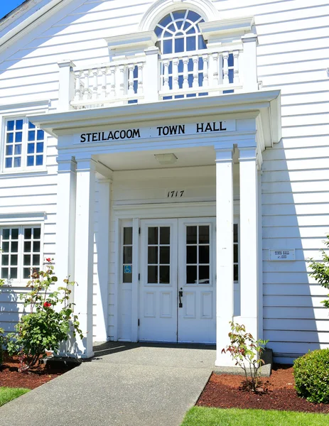 Steilacoom stadhuis. historisch gebouw. — Stockfoto