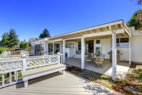 Walkout deck with patio area and wooden bench — Stock Photo, Image