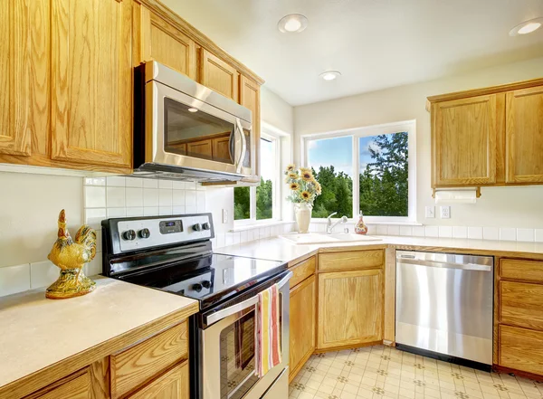 Countryside house interior. Bright kitchen room — Stock Photo, Image