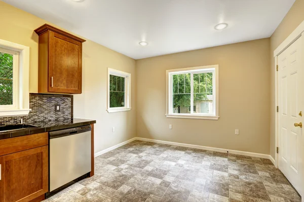 Dining area in empty kitchen room — Stock Photo, Image