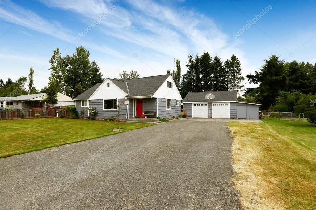 White House Exterior With Grey Trim Grey House With White Trim