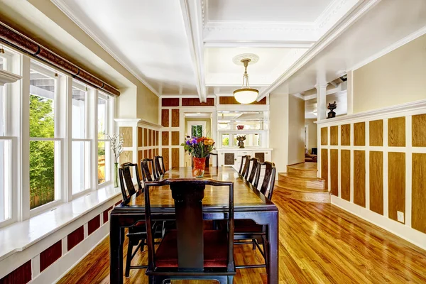 Empressive dining room interior. Luxury house with wood trim — Stock Photo, Image