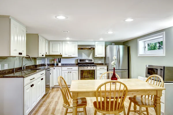 Basement kitchen room. Mother-in-law apartment — Stock Photo, Image