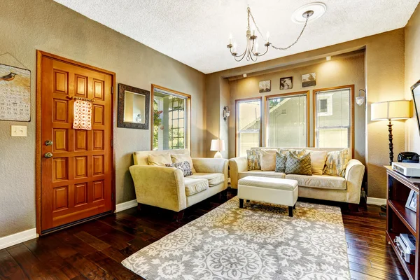 Interior de sala de estar simples com sofás — Fotografia de Stock