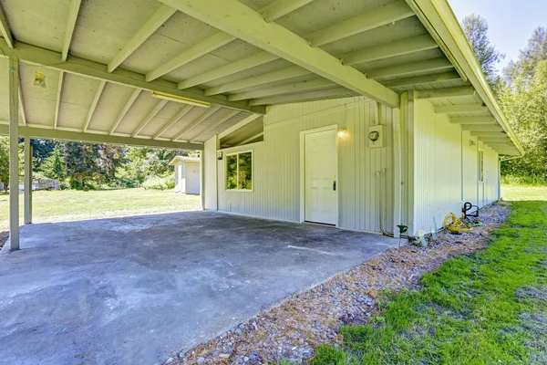 Countryside old house with concrete walkout deck — Stock Photo, Image