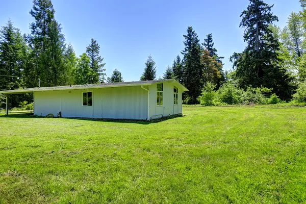 Landsbygden gamla hus — Stockfoto