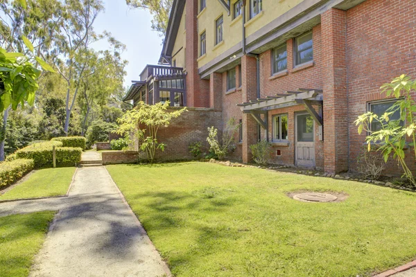 Walkway in Marston House Museum & Gardens. San Diego, CA — Stock Photo, Image