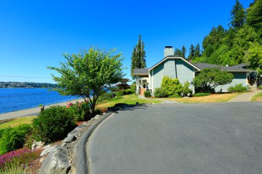 Evde su ön görünüm. Port orchard kent, wa