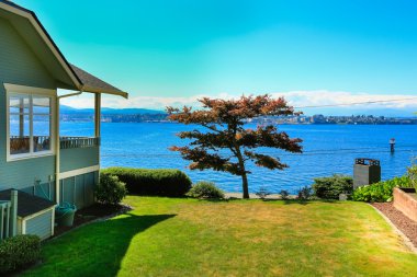 Evde su ön görünüm. Port orchard kent, wa