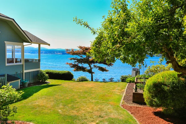 Evde su ön görünüm. Port orchard kent, wa