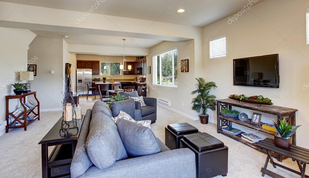 Bright beautiful living room . Tropical theme design Stock Photo by  ©iriana88w 53414975