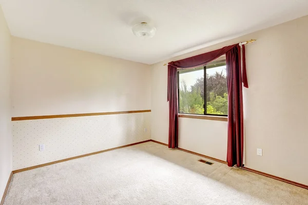 Empty room with burgundy curtains — Stock Photo, Image