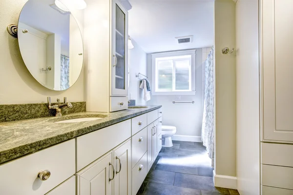 Bathroom storage combination with granite tops and mirror — Stock Photo, Image